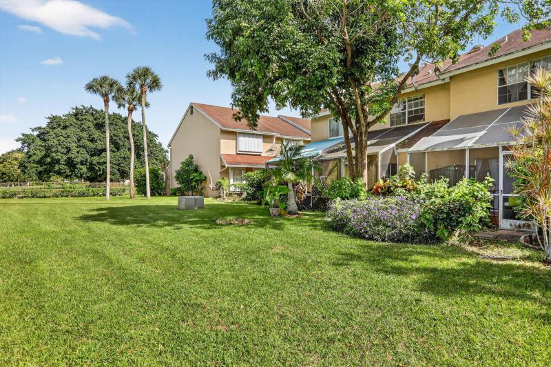  Condo & Townhome Photos