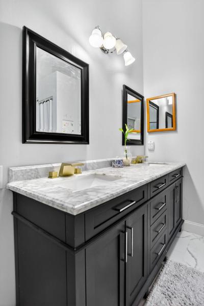  Condo & Townhome Photos