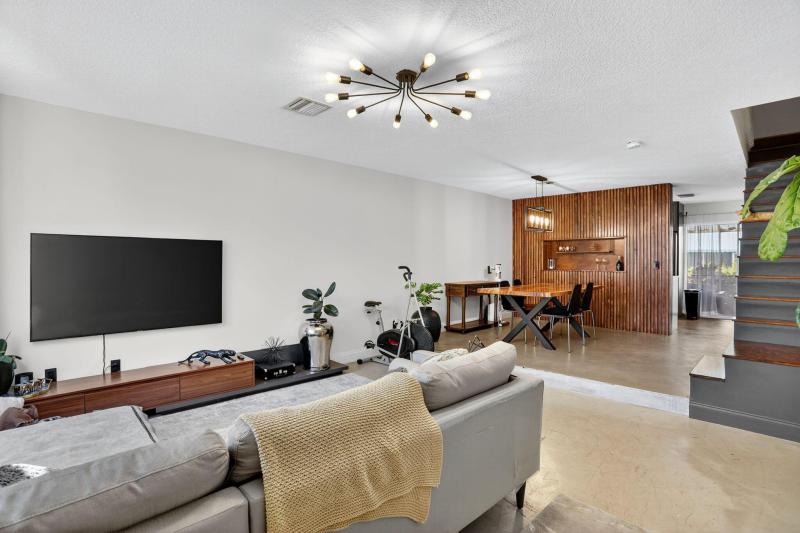  Condo & Townhome Photos
