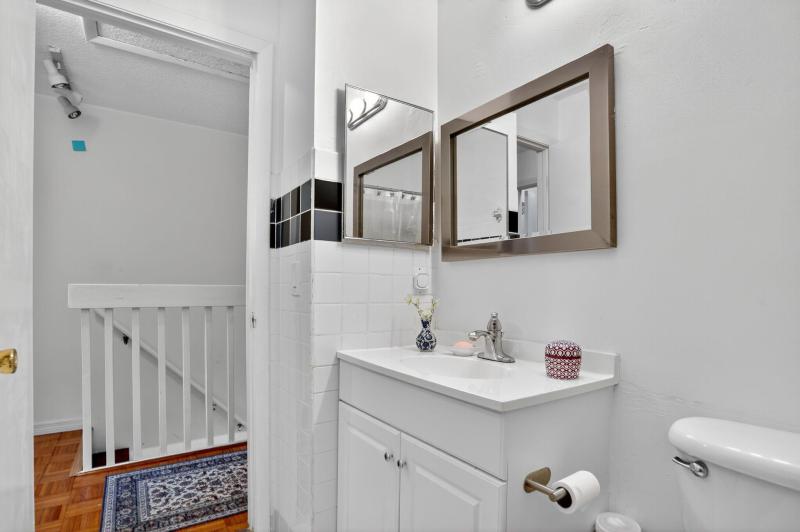  Condo & Townhome Photos
