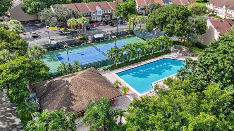  Condo & Townhome Photos
