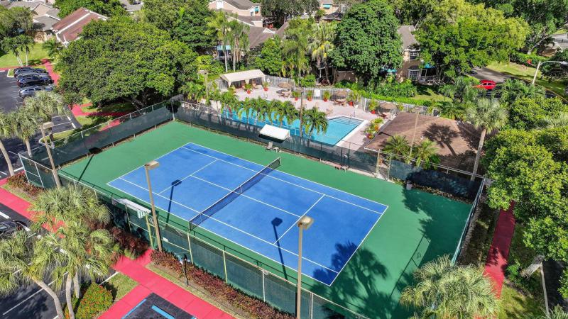  Condo & Townhome Photos