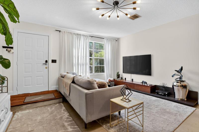  Condo & Townhome Photos