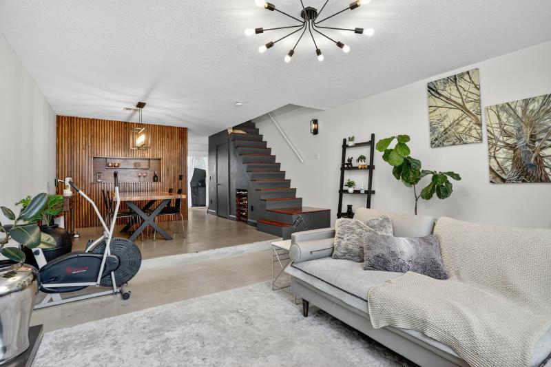  Condo & Townhome Photos
