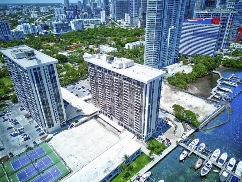  Condo & Townhome Photos