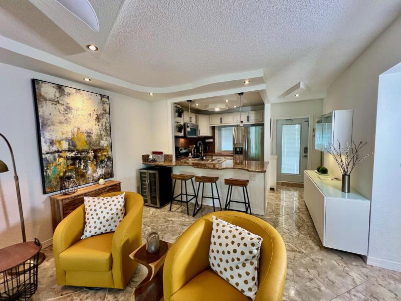  Condo & Townhome Photos