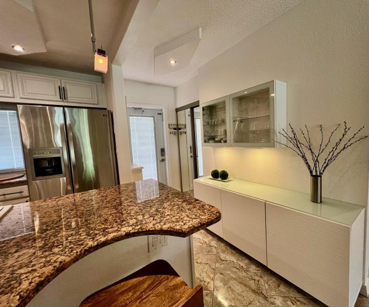  Condo & Townhome Photos