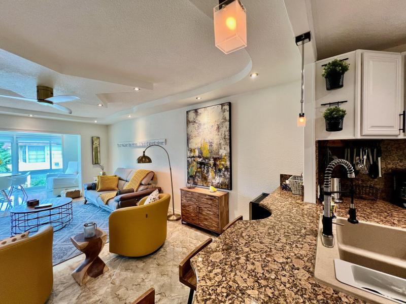 Condo & Townhome Photos
