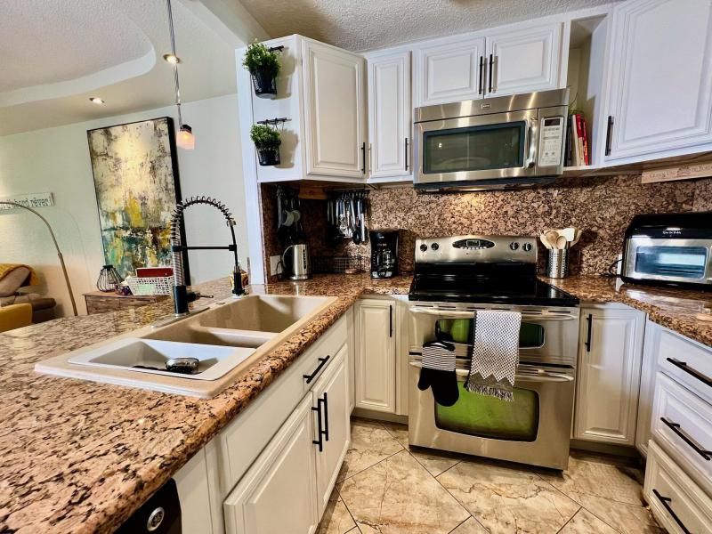  Condo & Townhome Photos