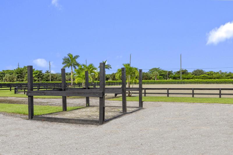  Commercial & Industrial Land Images 