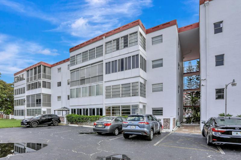  Condo & Townhome Photos