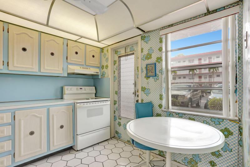  Condo & Townhome Photos