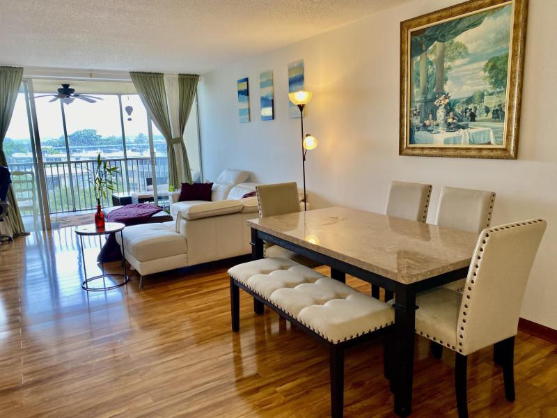  Condo & Townhome Photos