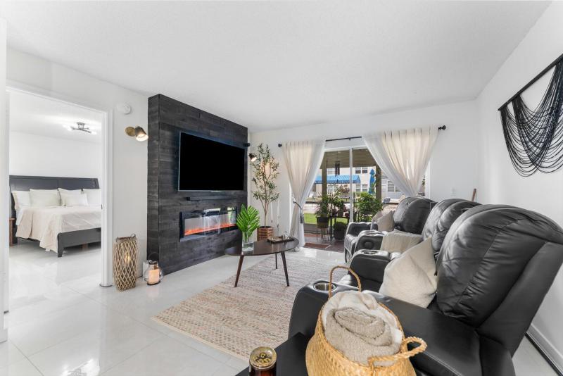  Condo & Townhome Photos