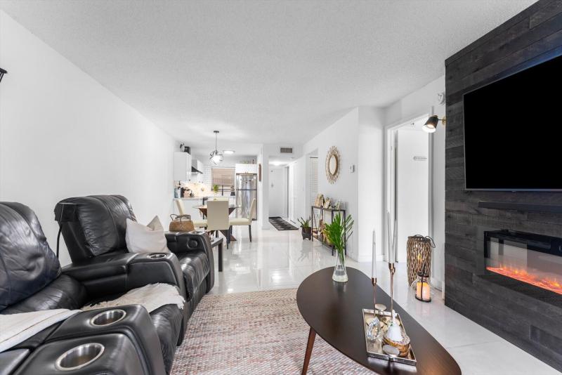 Condo & Townhome Photos