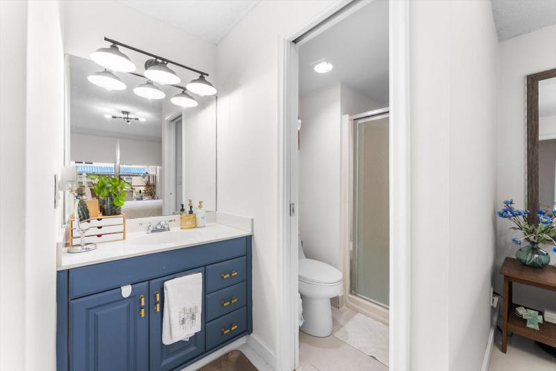  Condo & Townhome Photos