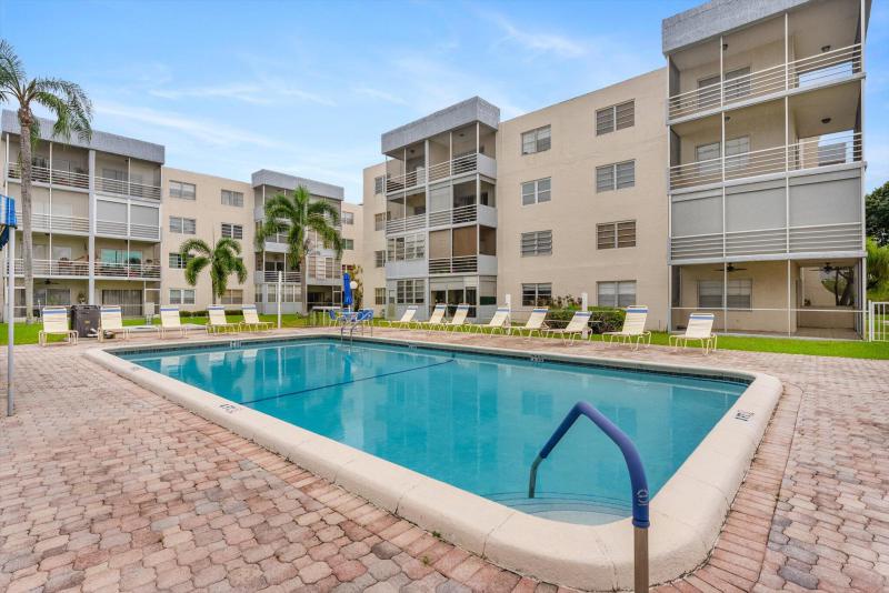  Condo & Townhome Photos