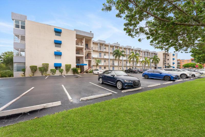  Condo & Townhome Photos