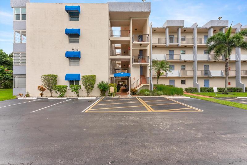  Condo & Townhome Photos