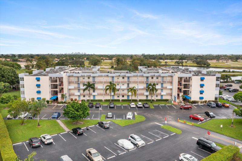 Condo & Townhome Photos