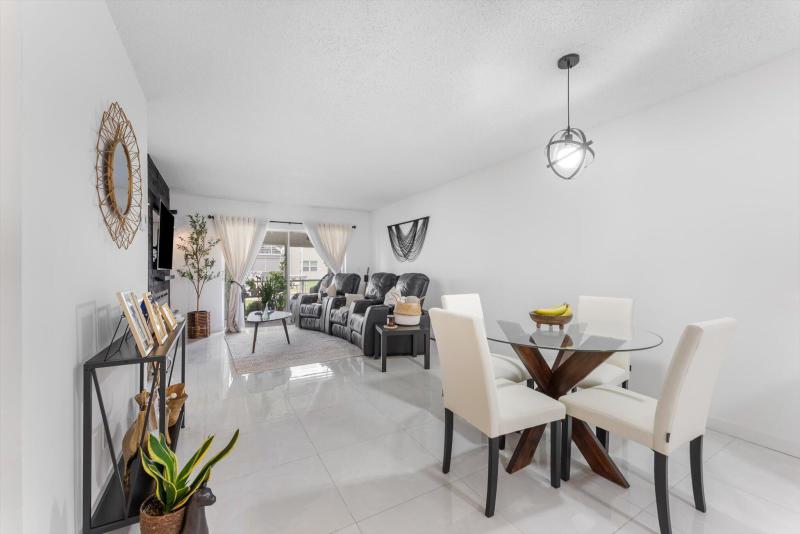  Condo & Townhome Photos