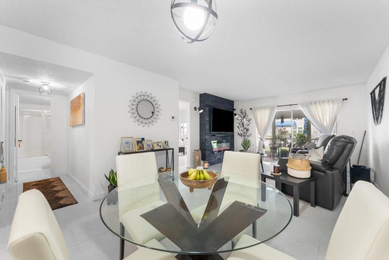  Condo & Townhome Photos