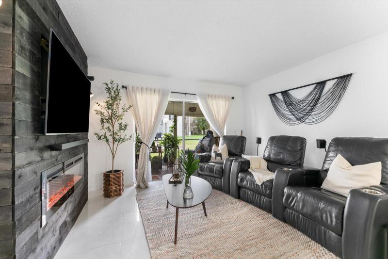  Condo & Townhome Photos