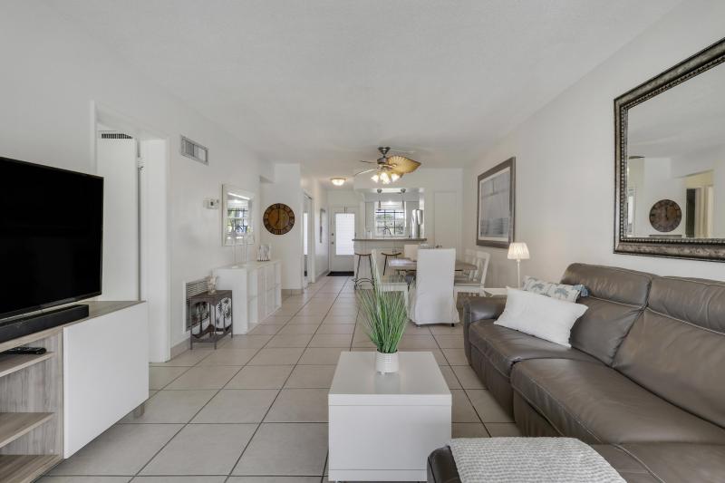  Condo & Townhome Photos