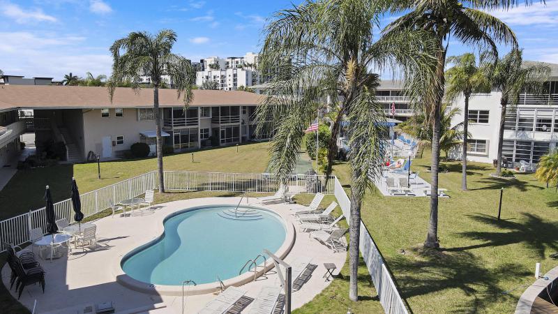  Condo & Townhome Photos