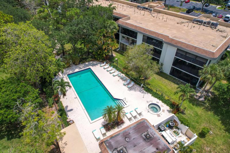  Condo & Townhome Photos