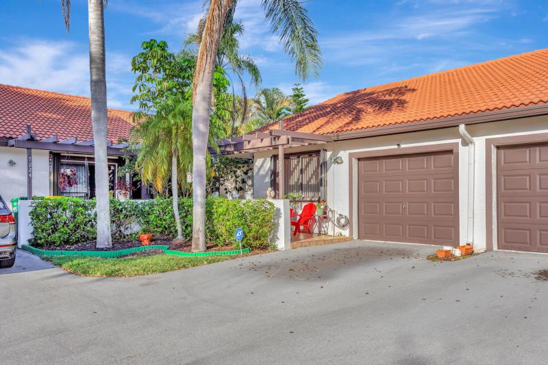  Condo & Townhome Photos