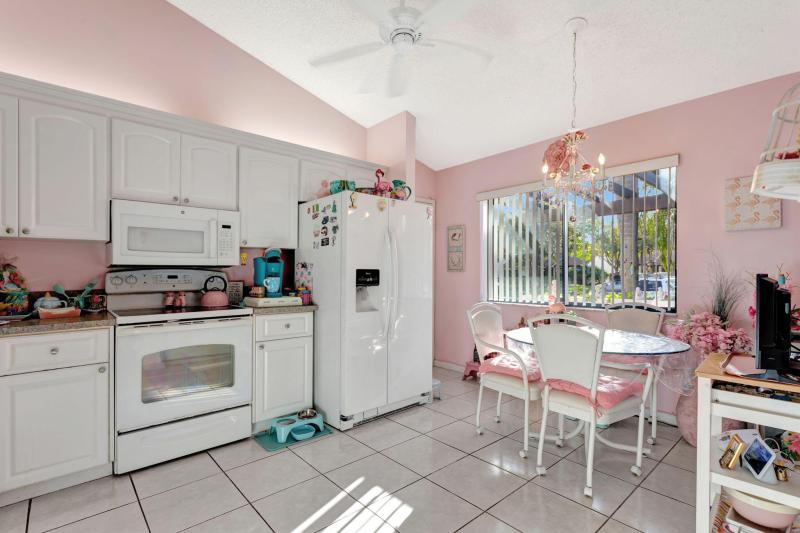  Condo & Townhome Photos