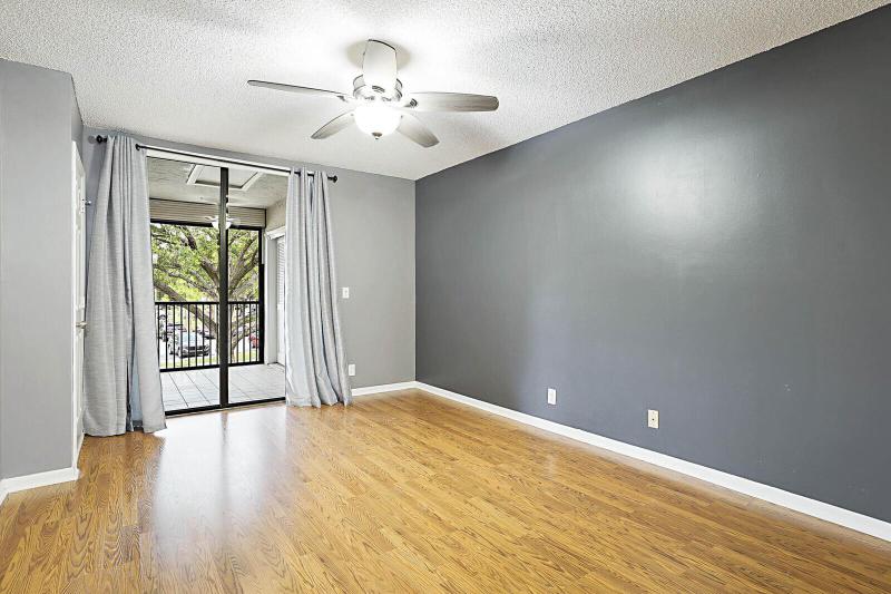  Condo & Townhome Photos