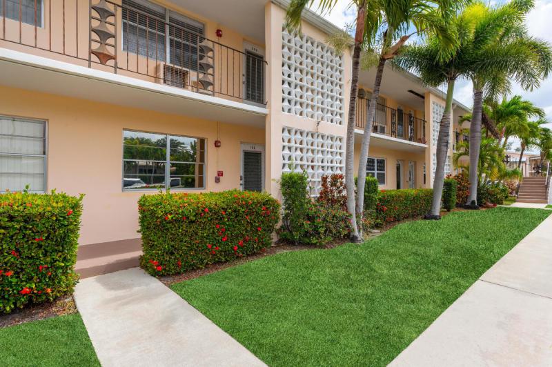  Condo & Townhome Photos