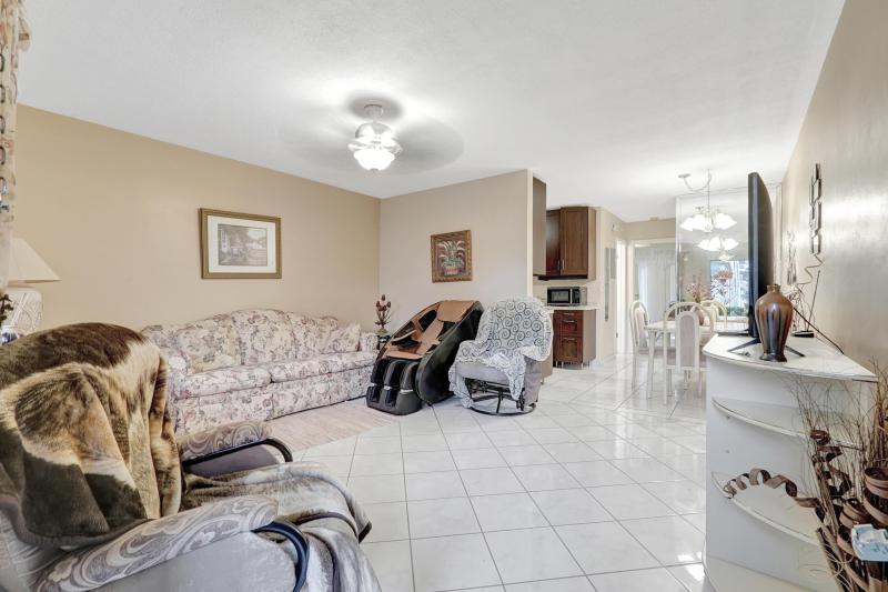  Condo & Townhome Photos