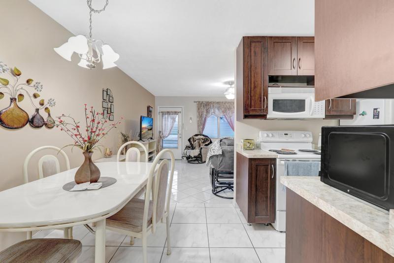  Condo & Townhome Photos