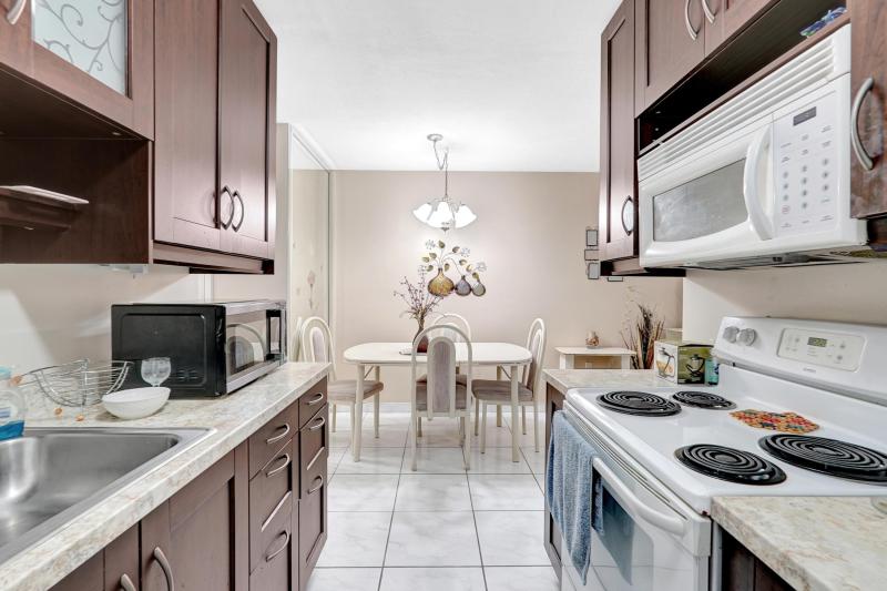  Condo & Townhome Photos