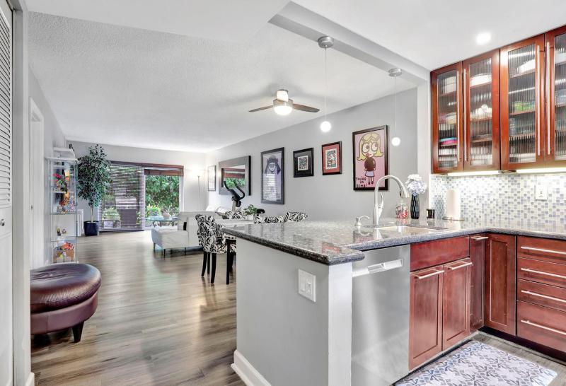  Condo & Townhome Photos