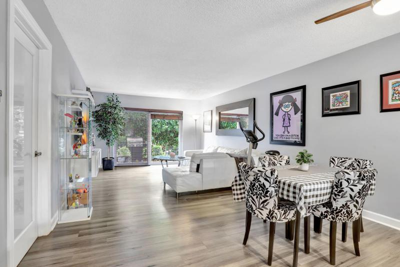 Condo & Townhome Photos