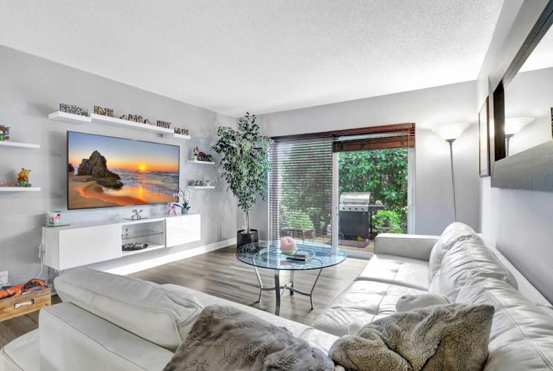  Condo & Townhome Photos