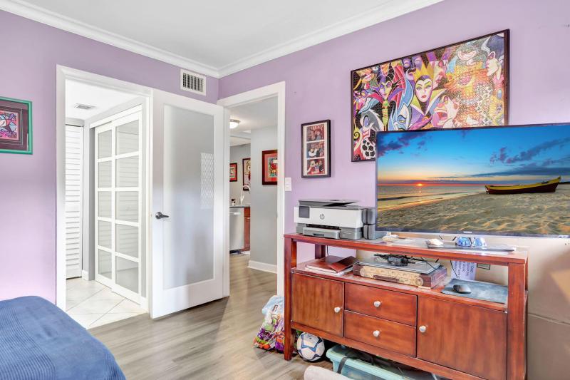  Condo & Townhome Photos