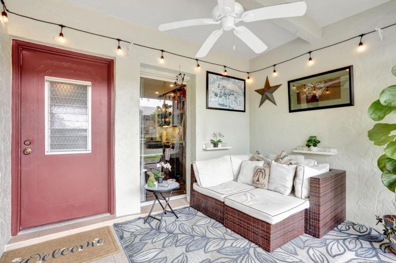  Condo & Townhome Photos