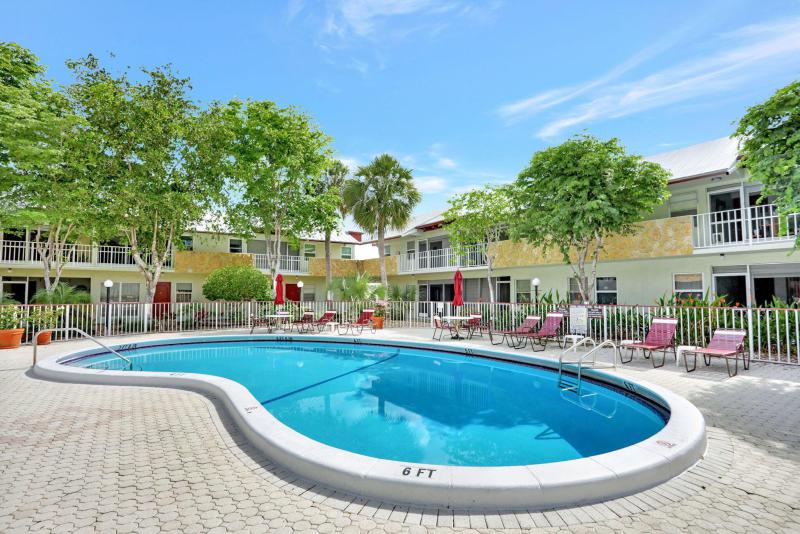  Condo & Townhome Photos