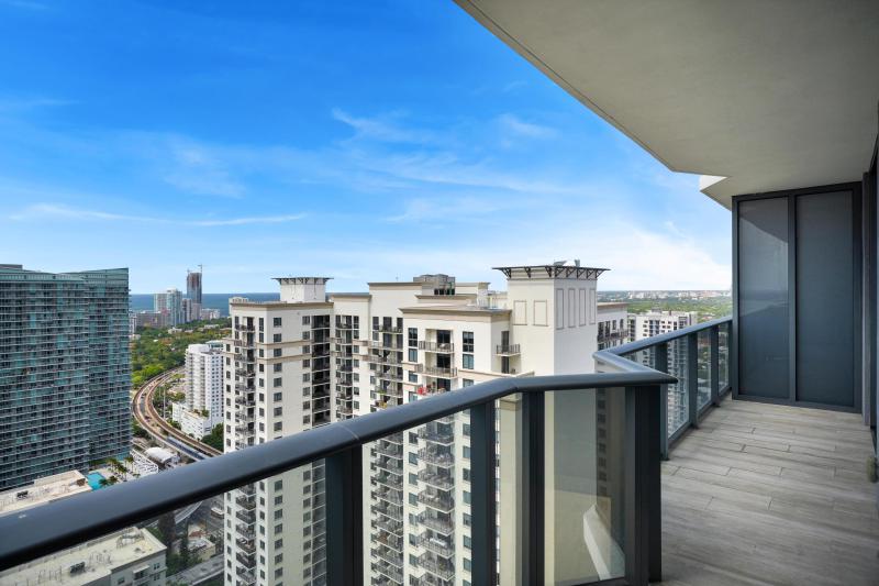  Condo & Townhome Photos