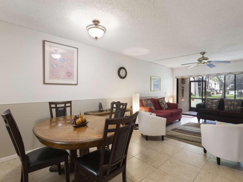  Condo & Townhome Photos