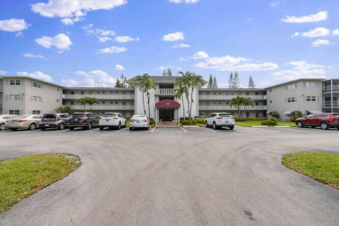  Condo & Townhome Photos