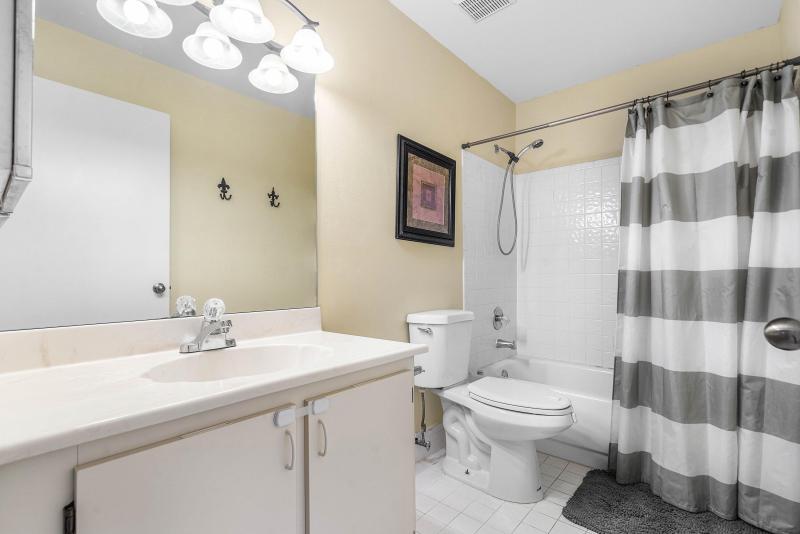  Condo & Townhome Photos