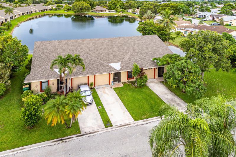  Condo & Townhome Photos