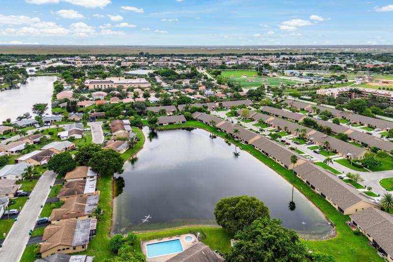 Condo & Townhome Photos