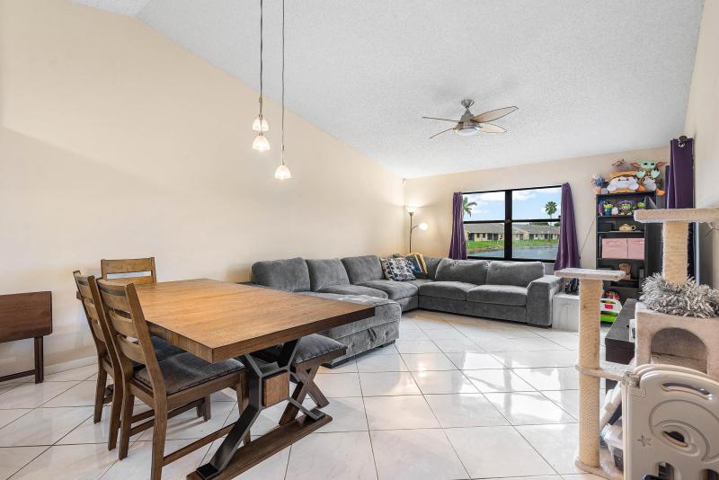  Condo & Townhome Photos